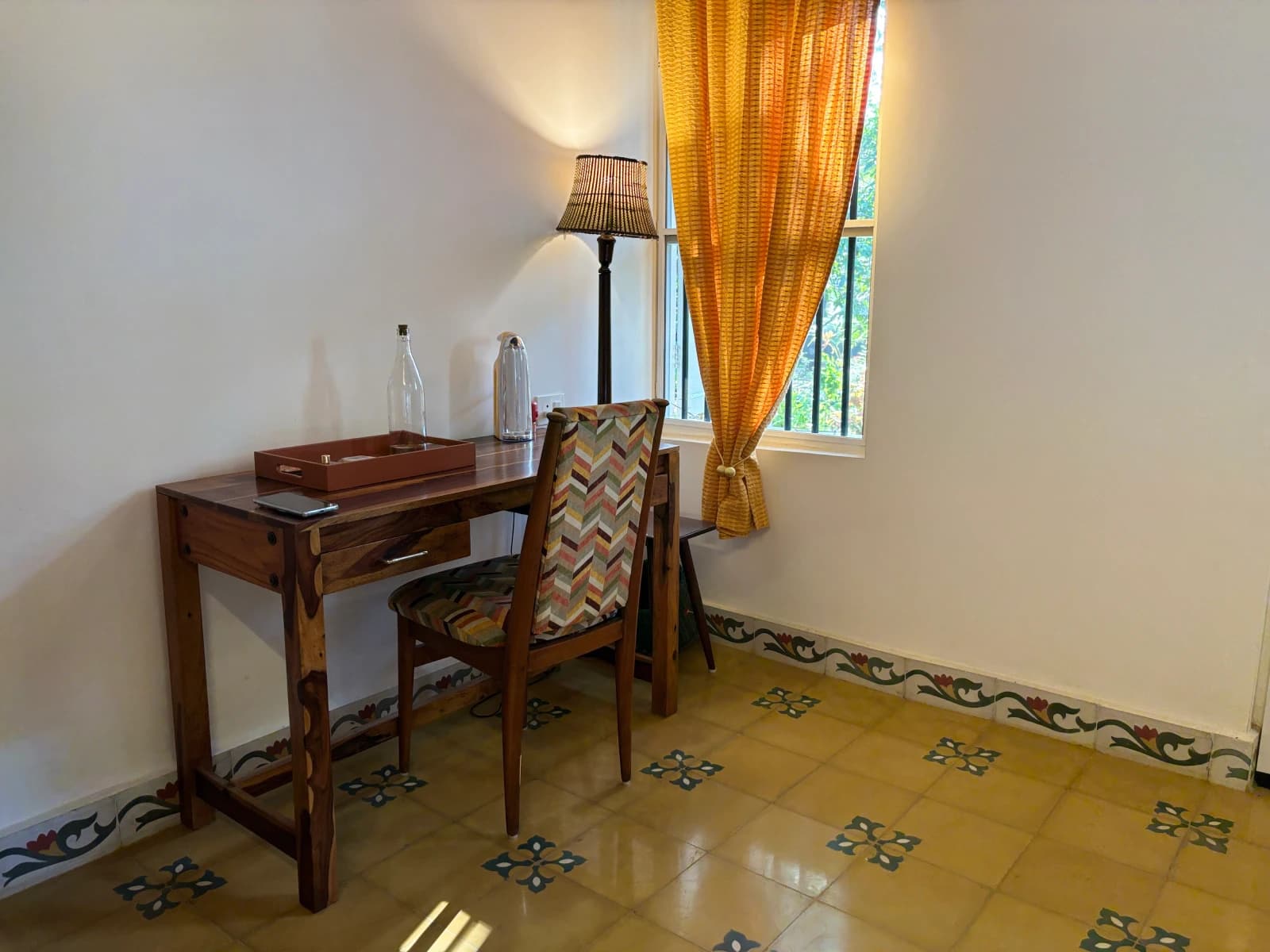 Mango Room — attached bathroom